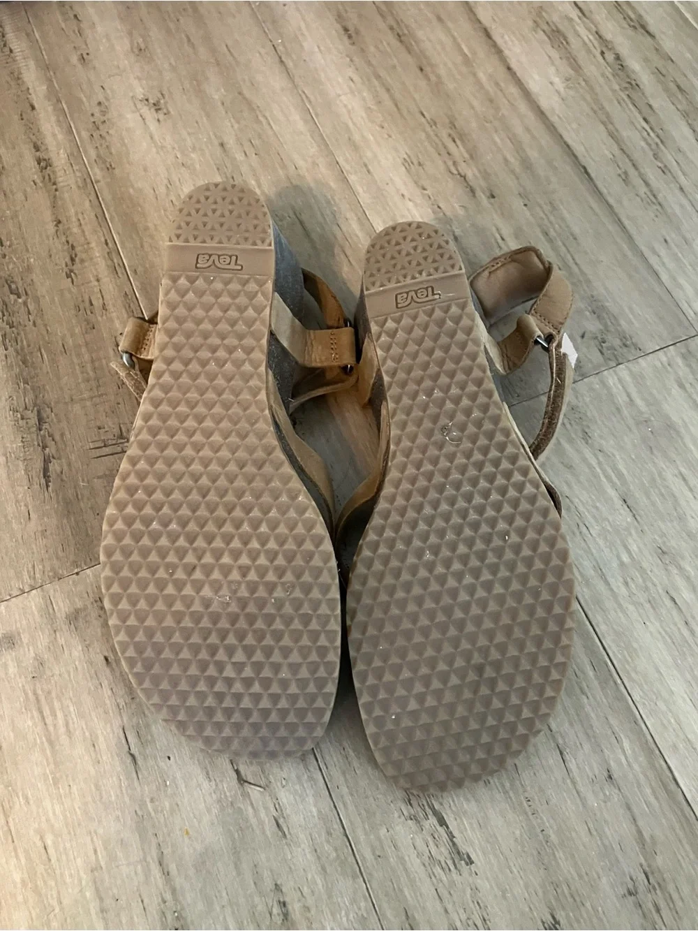 Teva leather wedge heel brown women’s sandals. Size 8